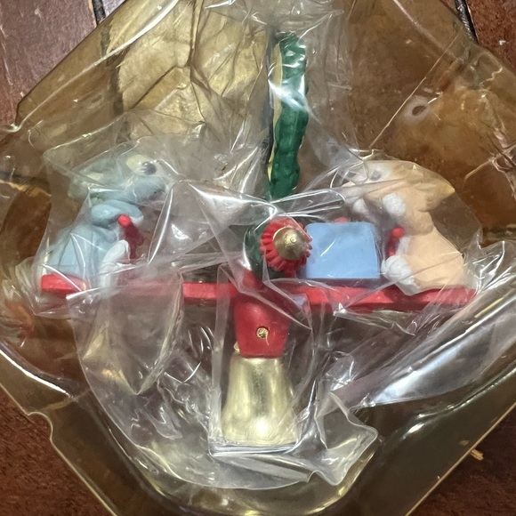 1991 hallmark ornament keepsake collection FRIENDS ARE FUN - Picture 3 of 3